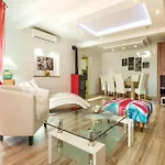 Three-bedroom In 公寓 *