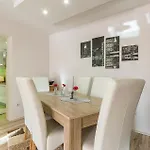 公寓 Three-bedroom In