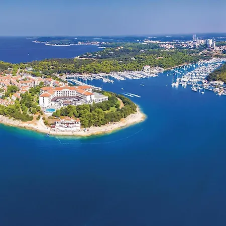 Three-bedroom In * Galižana