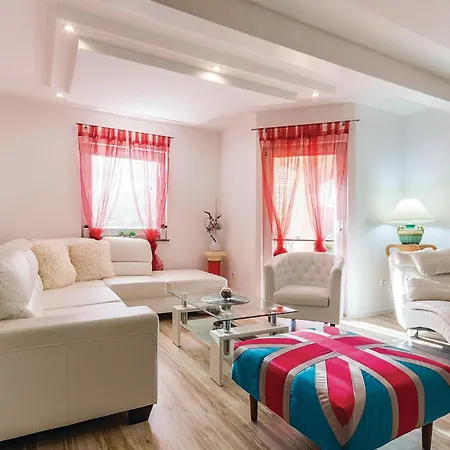 Lägenhet Three-bedroom In *