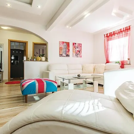 Lägenhet Three-bedroom In Galižana