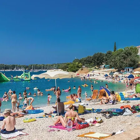 Three-bedroom In Lägenhet