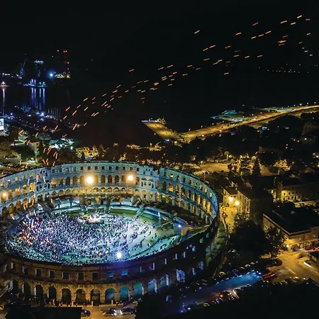 Three-bedroom In * Galižana