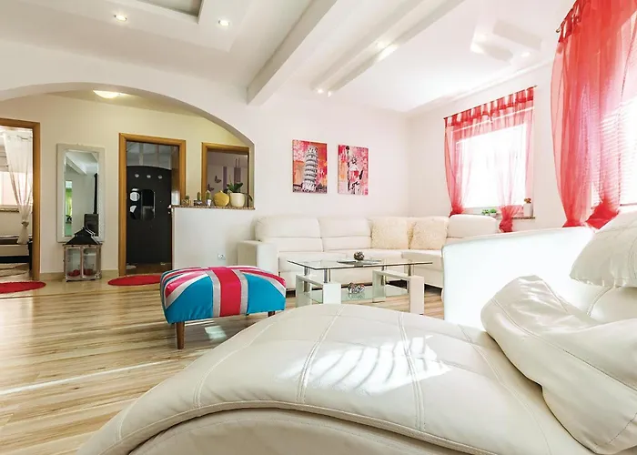 아파트 Three-bedroom In Galižana