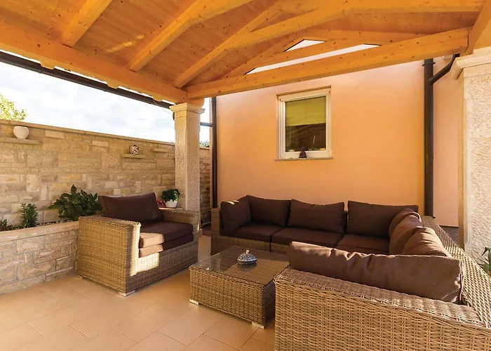 Three-bedroom In 아파트