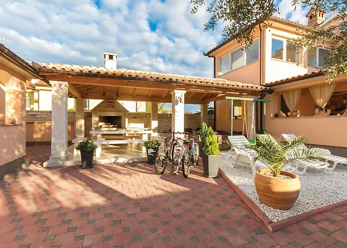 Three-bedroom In 아파트 Galižana